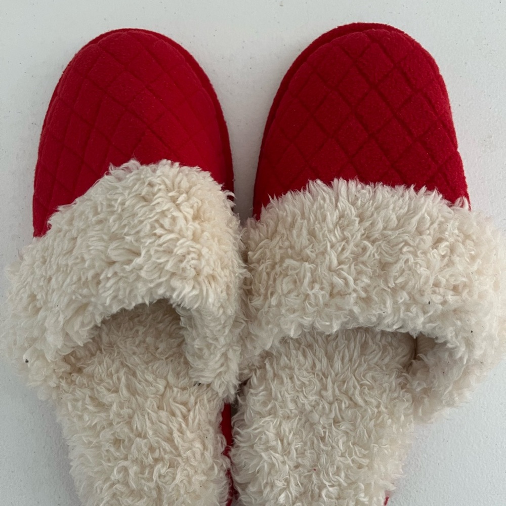 Red dear foam slippers